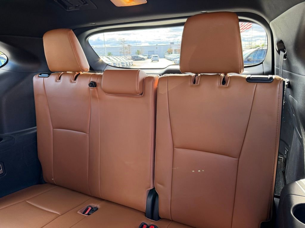 Used 2021 Toyota Highlander Platinum image 28