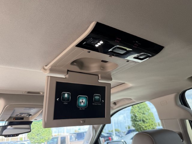Used 2018 Chevrolet Suburban LT RWD image 27