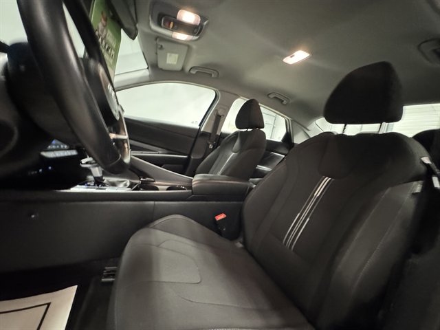 Used 2023 Hyundai Elantra SEL w/ Convenience Package image 16