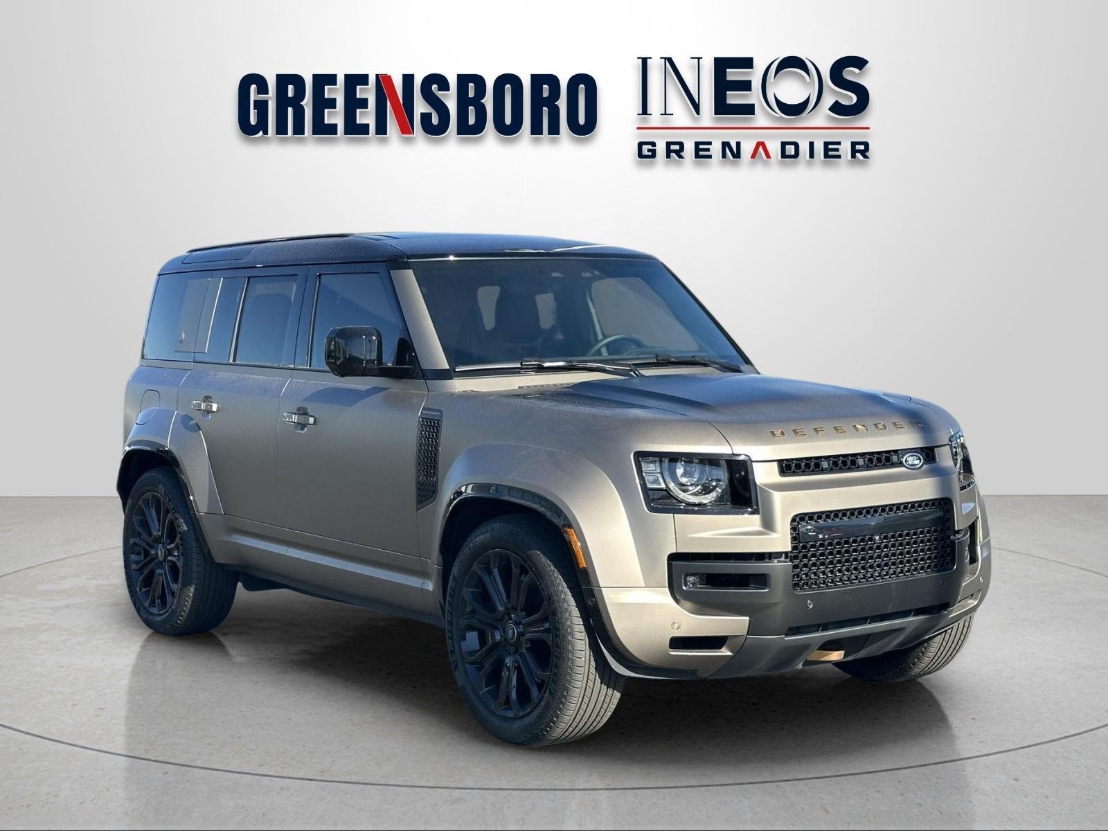 Used 2025 Land Rover Defender 110 AWD/4WD image 7