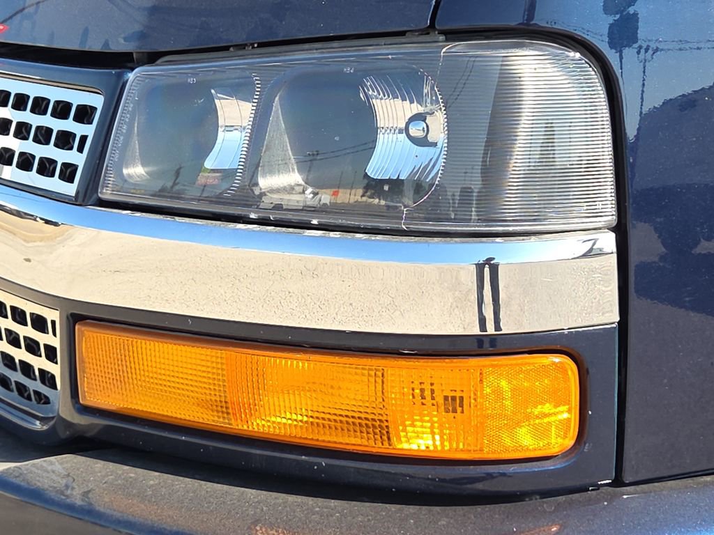 Used 2015 Chevrolet Express 2500 image 4