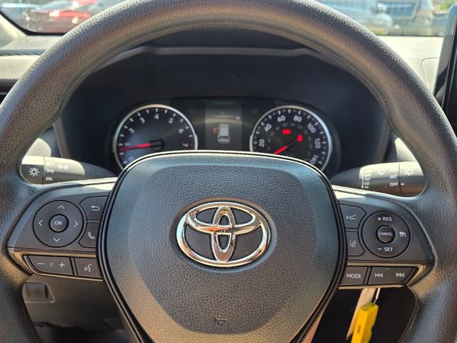 Used 2022 Toyota RAV4 LE image 23