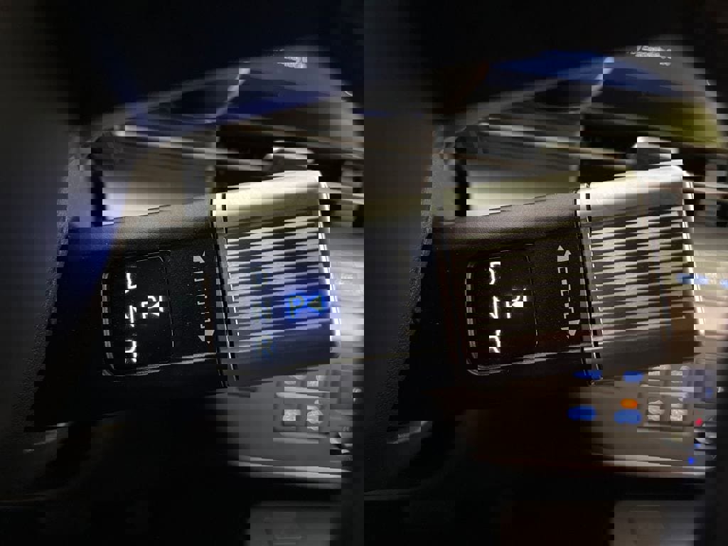 Certified 2025 Hyundai Kona Limited image 24