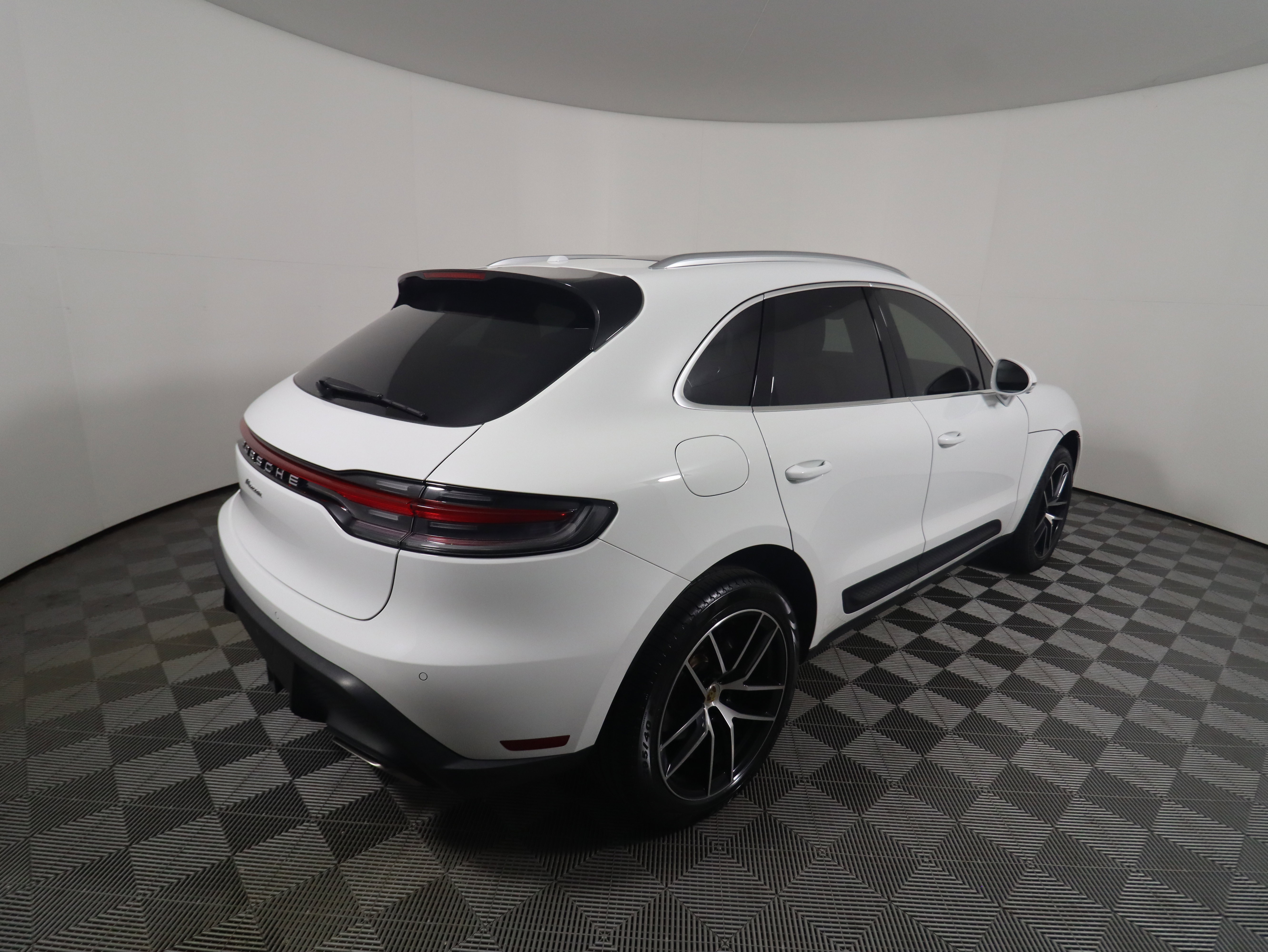 Used 2023 Porsche Macan image 5