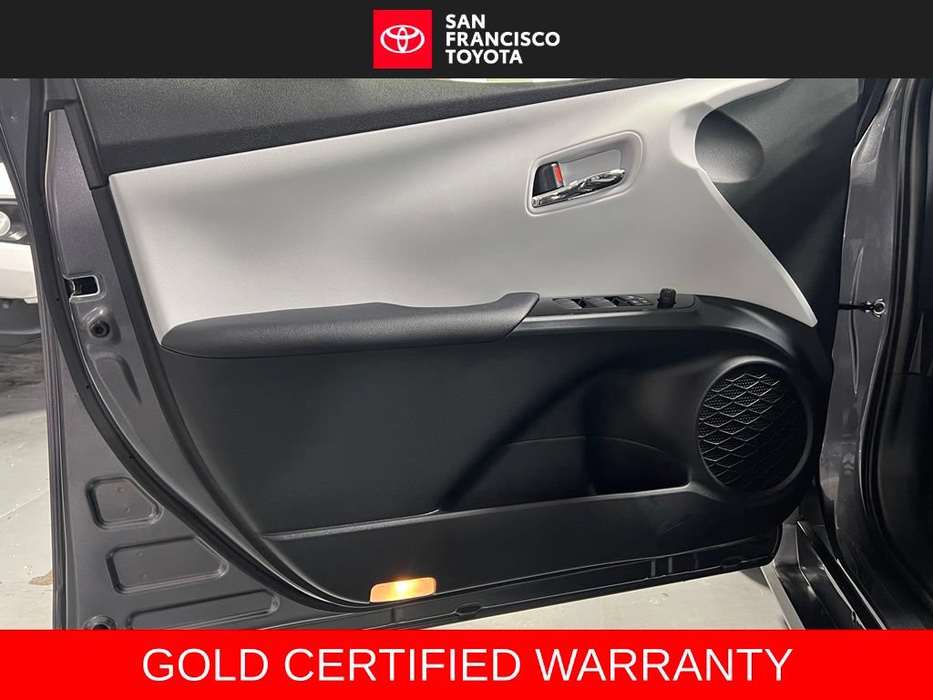 Certified 2022 Toyota Prius LE FWD image 34