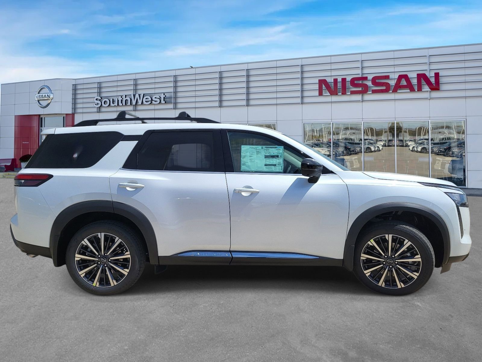 New 2026 Nissan Pathfinder Platinum FWD image 5