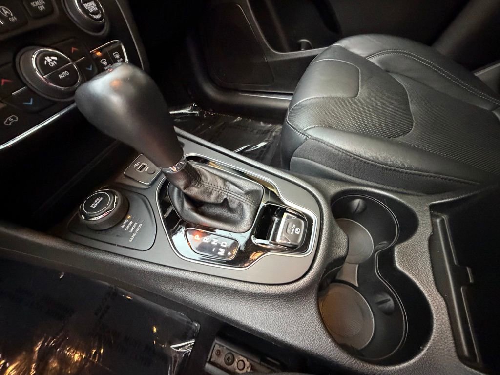 Used 2021 Jeep Cherokee Limited image 19