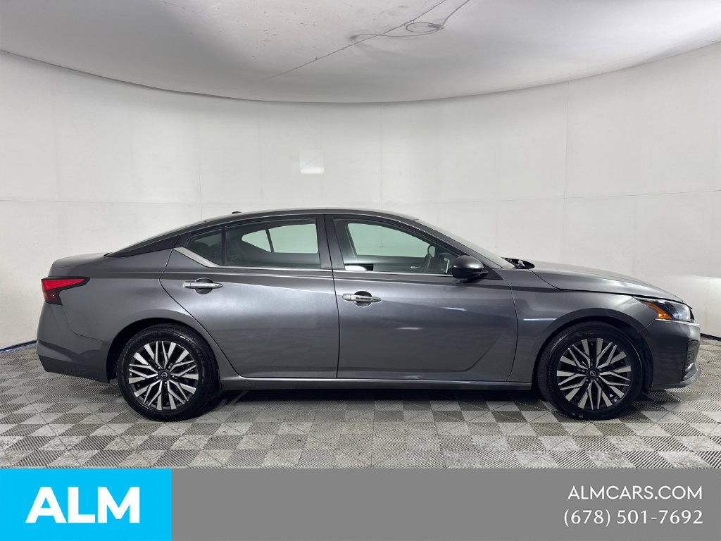 Used 2025 Nissan Altima 2.5 SV FWD image 4