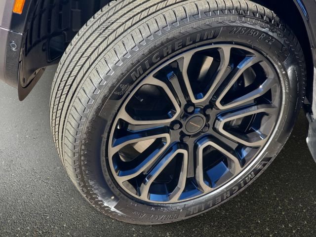 Used 2025 Land Rover Defender 110 image 33