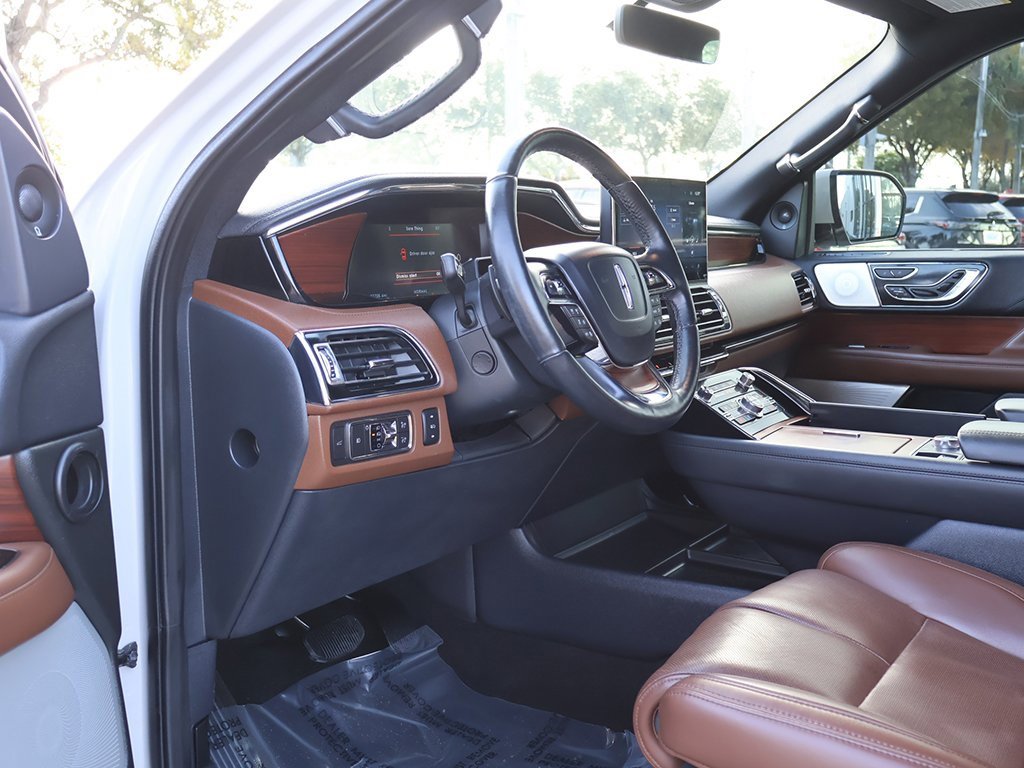 Used 2022 Lincoln Navigator Reserve image 34