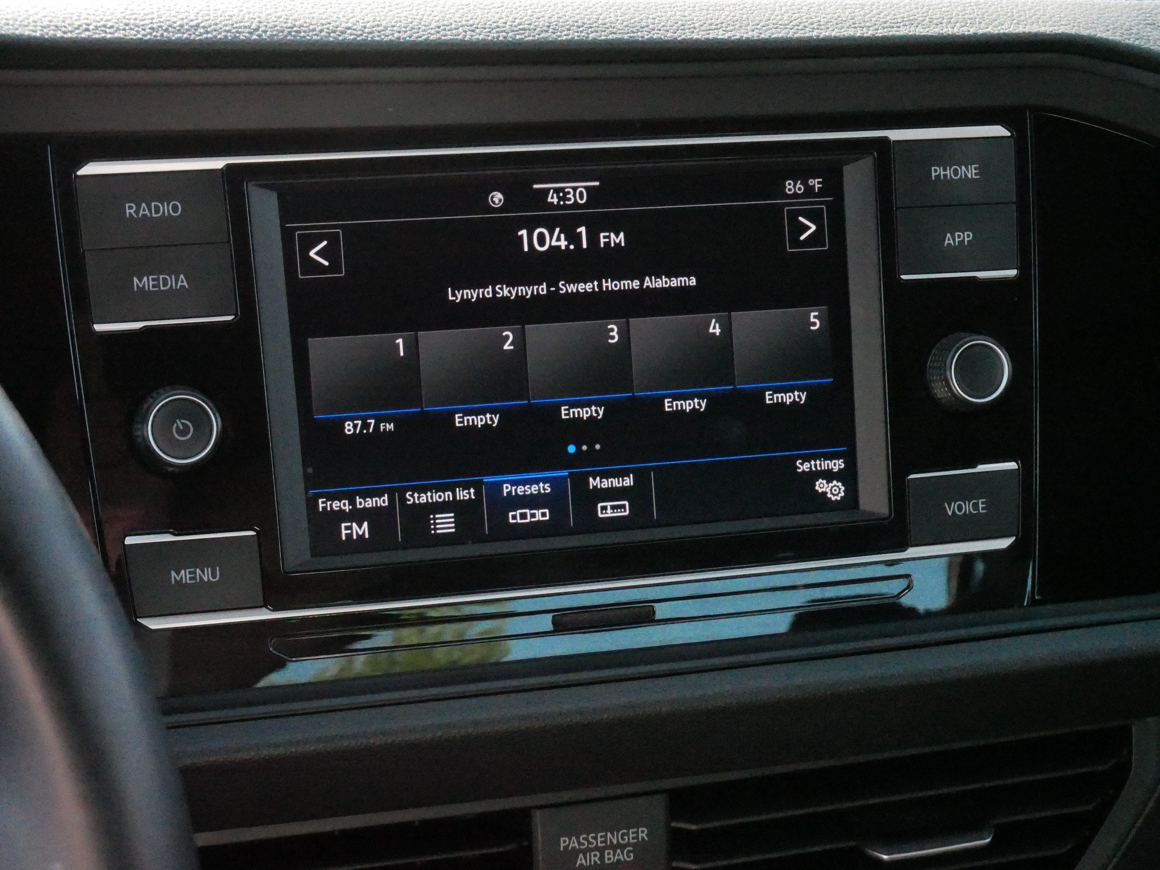 Certified 2024 Volkswagen Jetta Sport FWD image 22