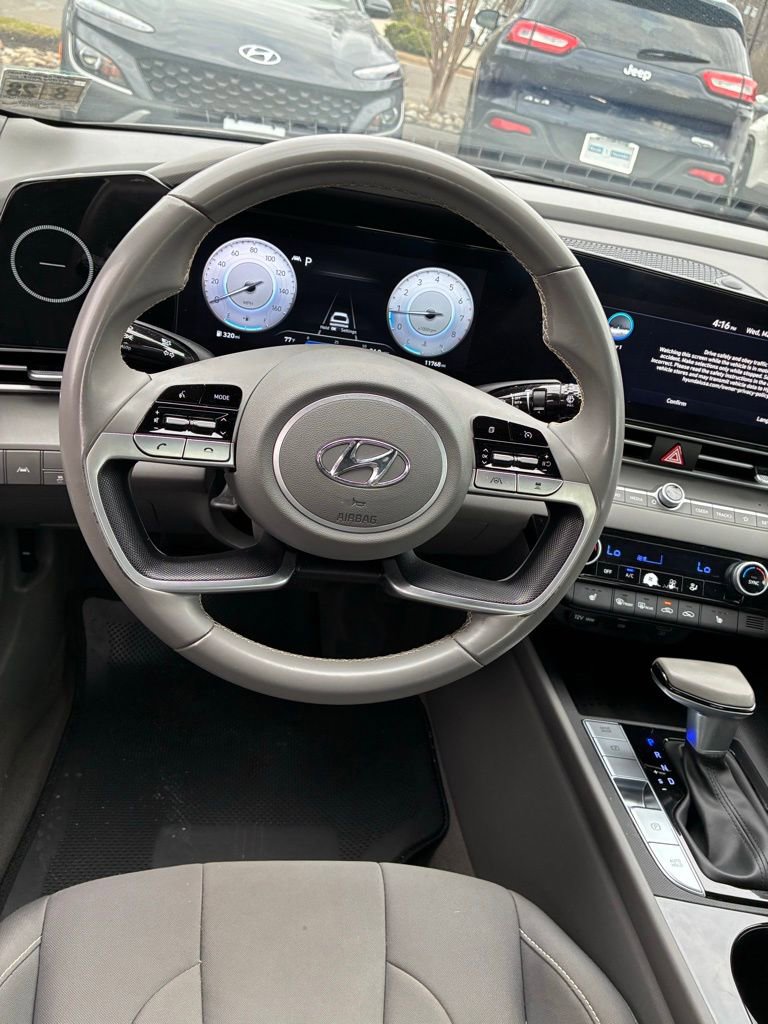 Used 2023 Hyundai Elantra SEL w/ Convenience Package FWD image 23