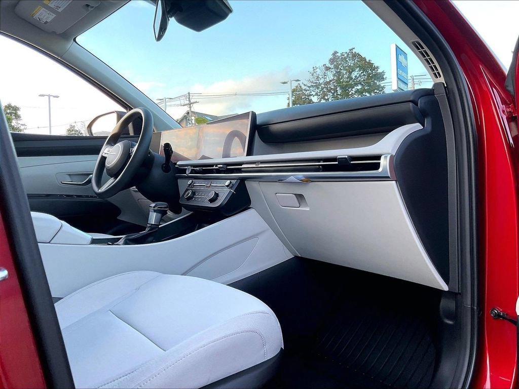 Used 2025 Hyundai Tucson SE AWD/4WD image 14