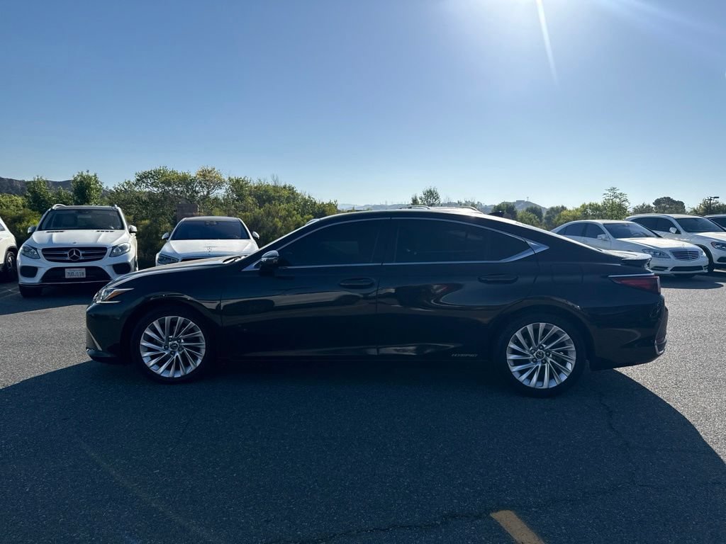 Used 2020 Lexus ES 300h w/ Accessory Package FWD image 8