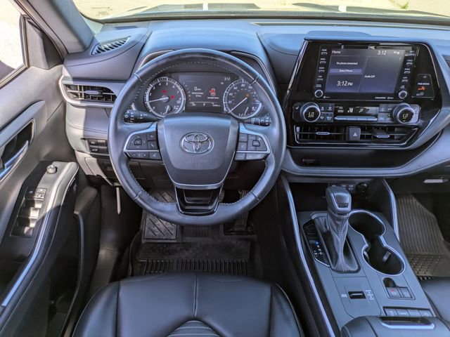 Used 2022 Toyota Highlander XSE FWD image 18