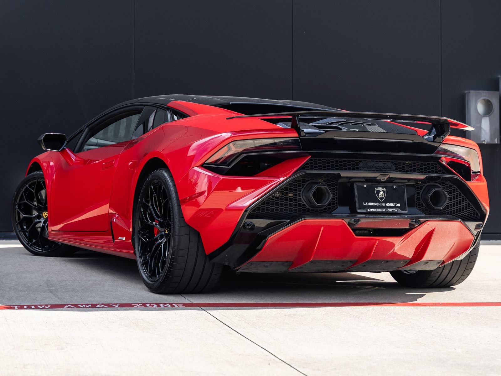 Used 2024 Lamborghini Huracan Tecnica RWD image 7