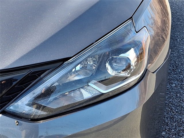 Used 2018 Nissan Sentra SR w/ SR Midnight Edition Package image 9