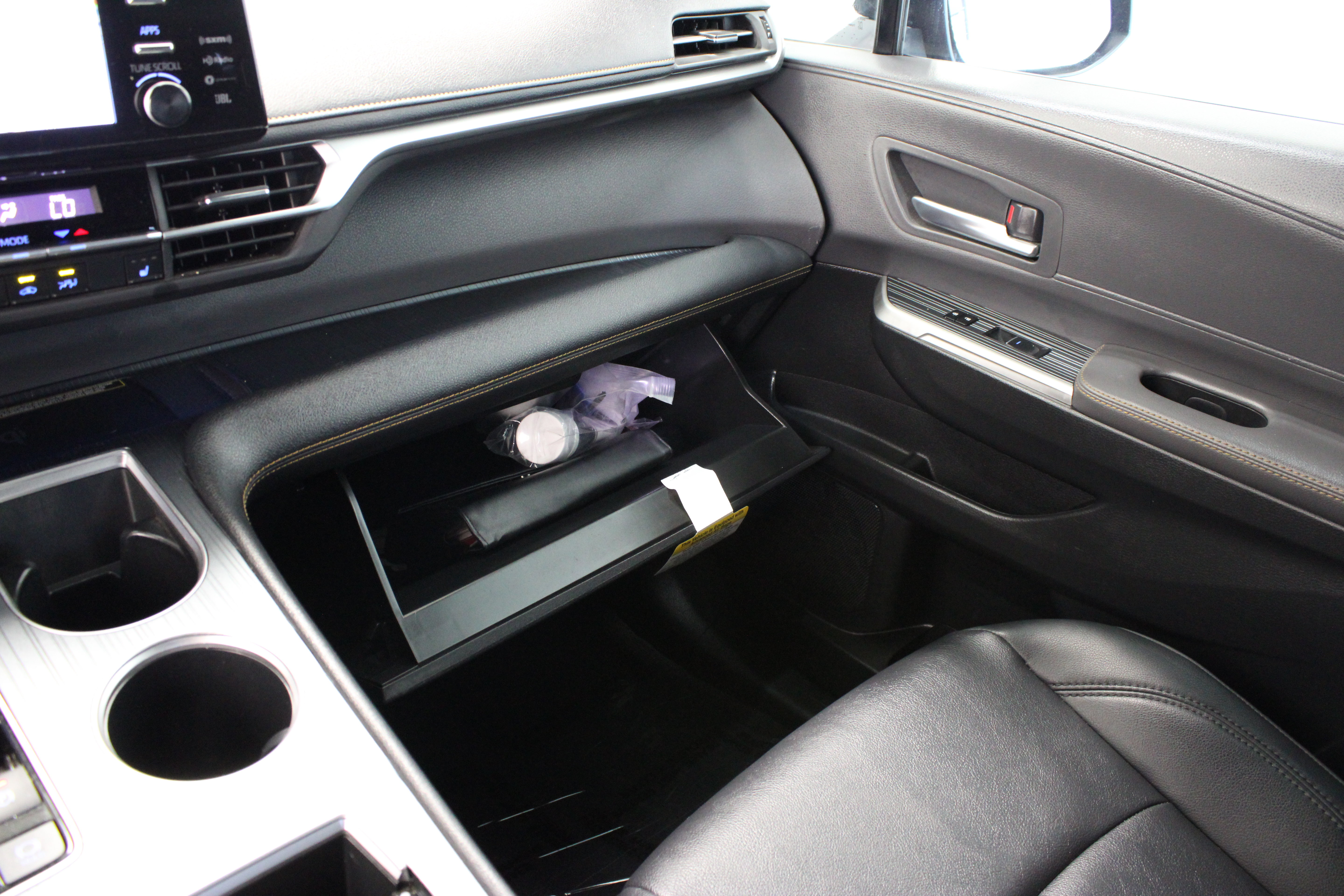 Certified 2024 Toyota Sienna XLE Woodland Edition AWD/4WD image 25