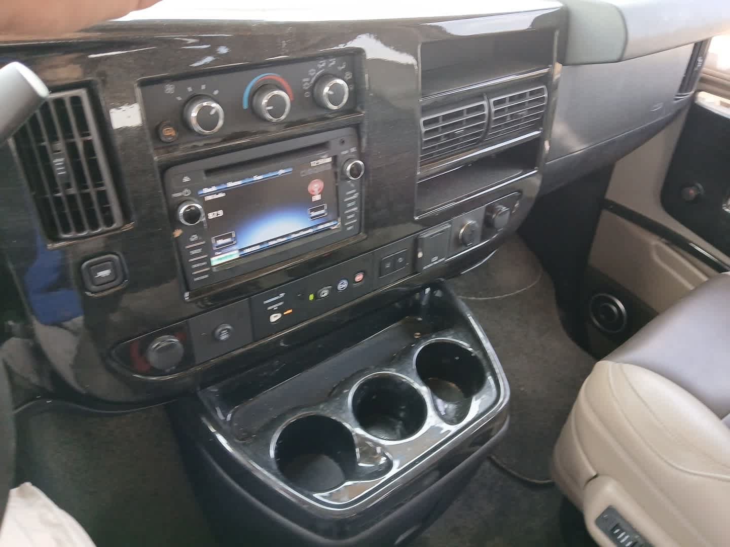 Used 2021 Chevrolet Express 2500 w/ Enhanced Convenience Package RWD image 35