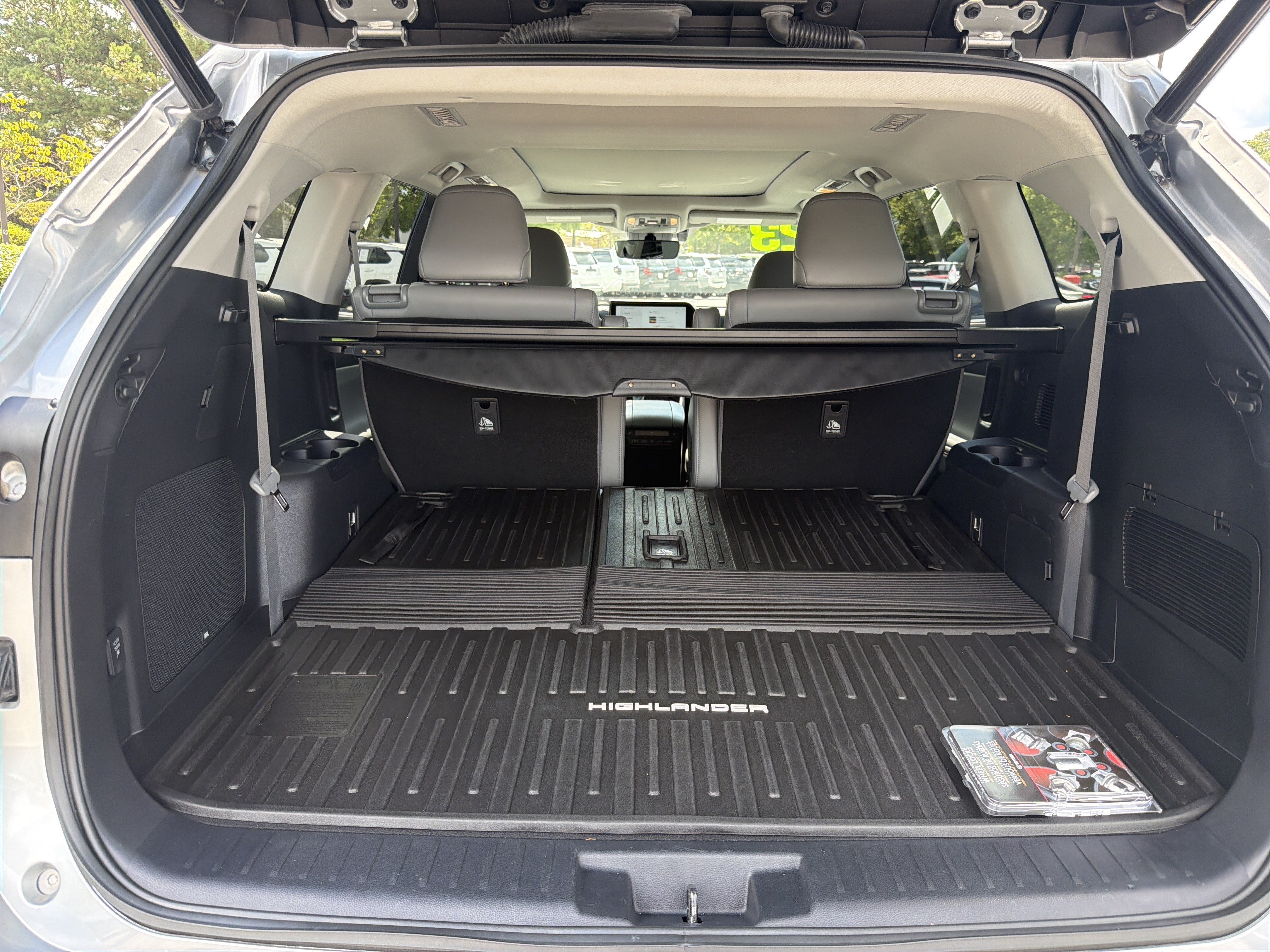 Used 2023 Toyota Highlander Platinum AWD/4WD image 29