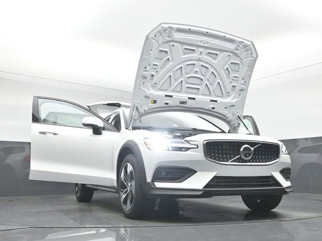 New 2026 Volvo V60 B5 Cross Country Plus w/ Protection Package Premier image 57