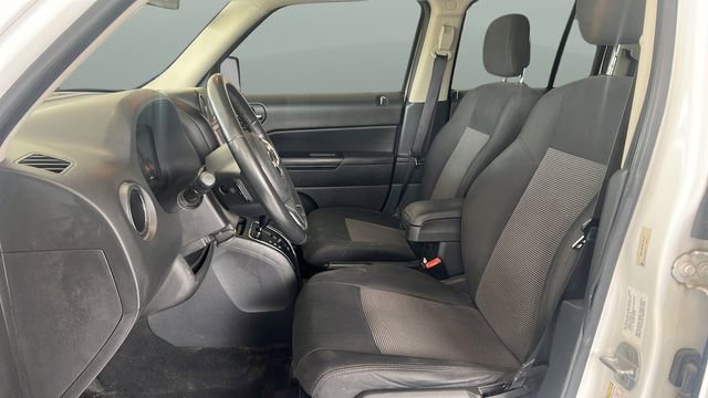 Used 2011 Jeep Patriot Latitude AWD/4WD image 9