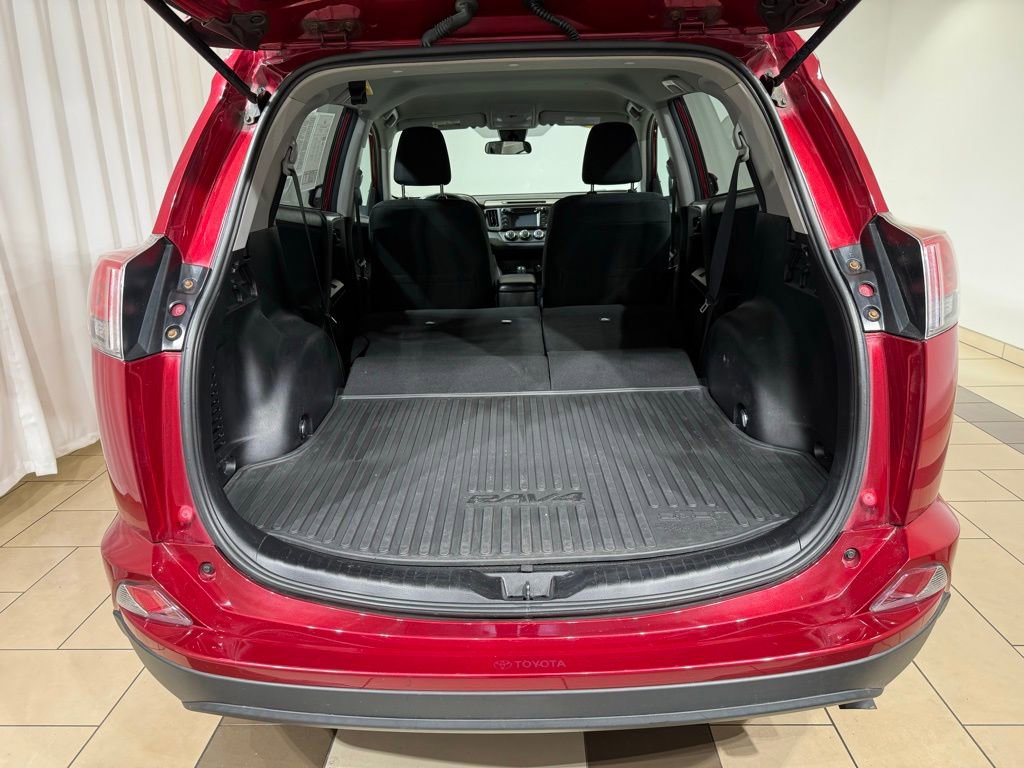 Used 2018 Toyota RAV4 LE image 12