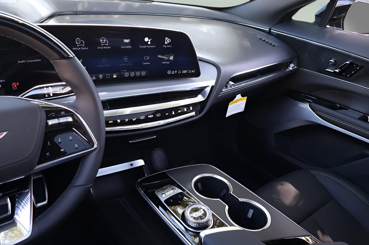 New 2026 Cadillac Lyriq V image 28