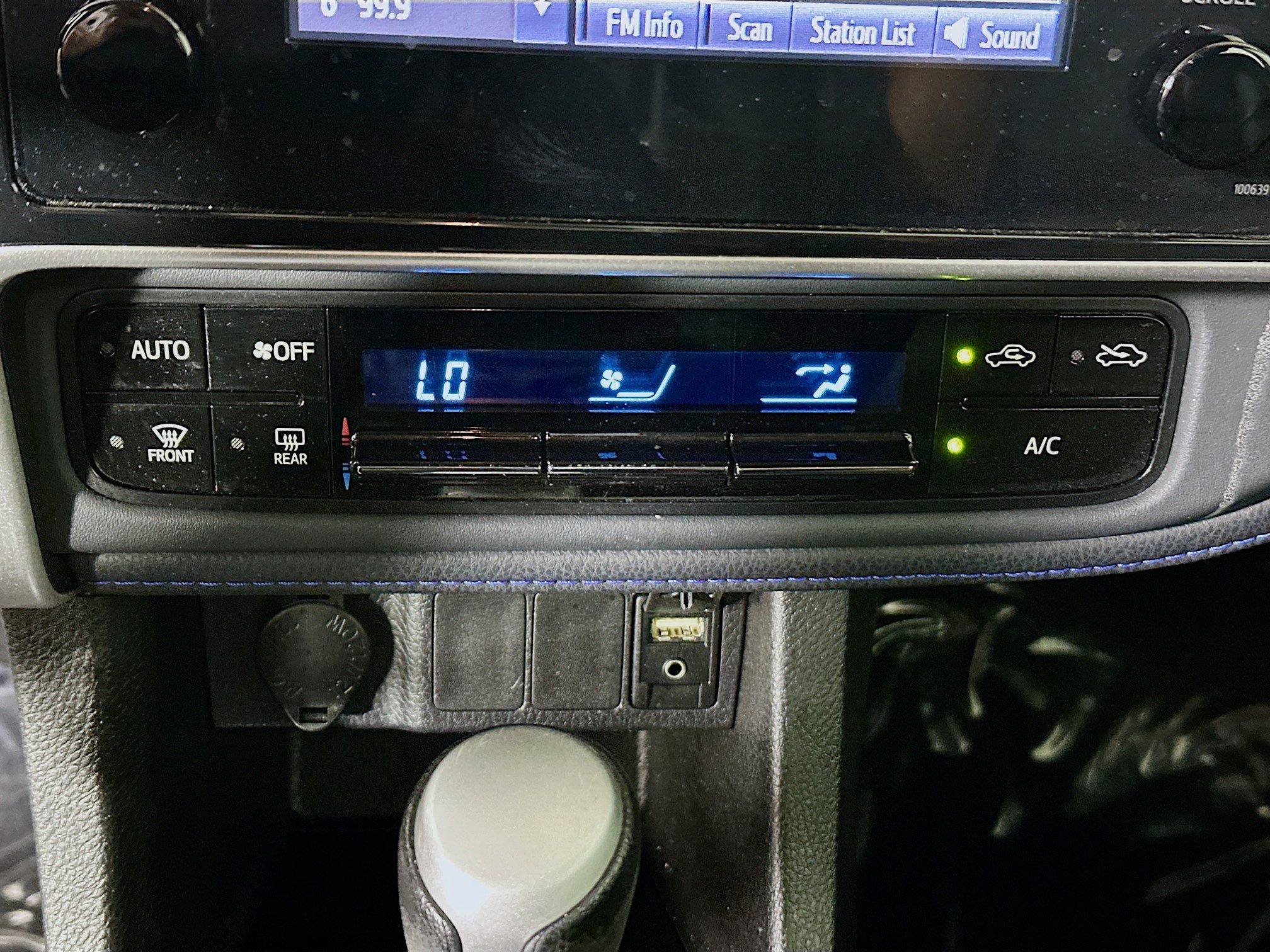 Used 2018 Toyota Corolla SE image 22