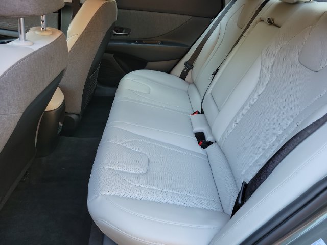 Used 2025 Hyundai Elantra Limited FWD image 17