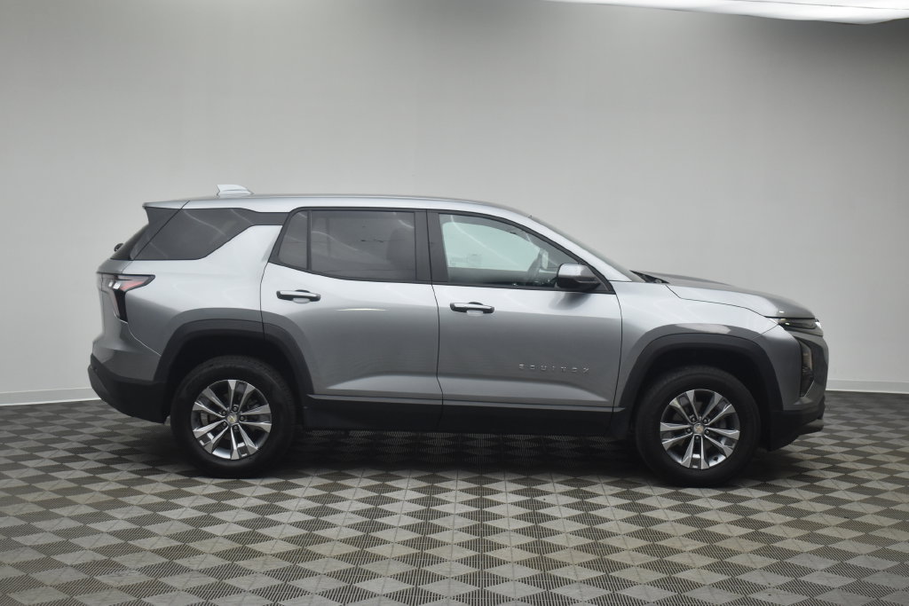 Used 2025 Chevrolet Equinox LT FWD image 9