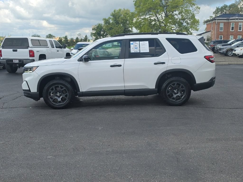 Certified 2023 Honda Pilot TrailSport image 4