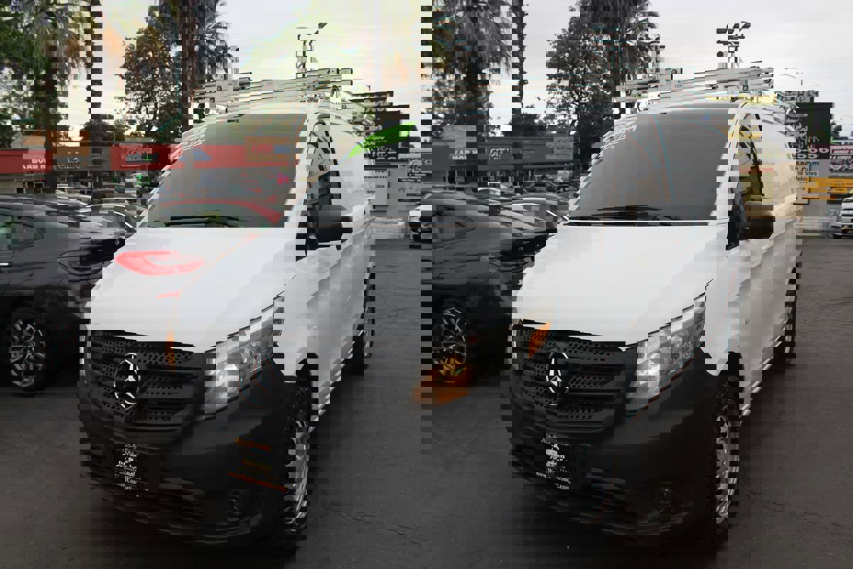 Used 2016 Mercedes-Benz Metris image 4