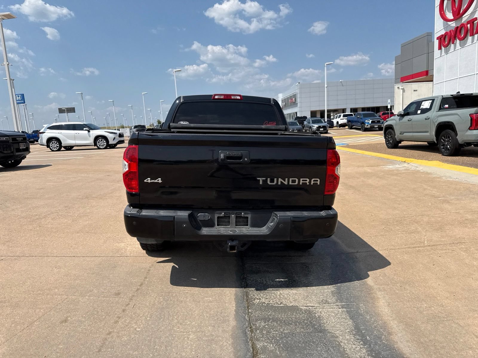 Used 2018 Toyota Tundra Limited w/ Limited Premium Package AWD/4WD image 18