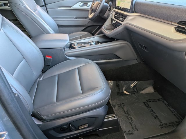 Used 2025 Ford Explorer Active w/ Active Comfort Package RWD image 21