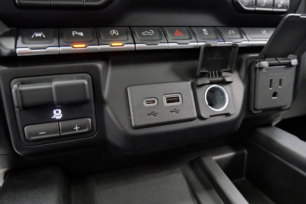 Used 2019 Chevrolet Silverado 1500 High Country w/ Technology Package AWD/4WD image 29