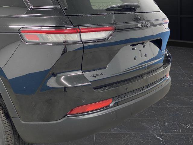 New 2025 Jeep Grand Cherokee Limited w/ Luxury Tech Group II image 38