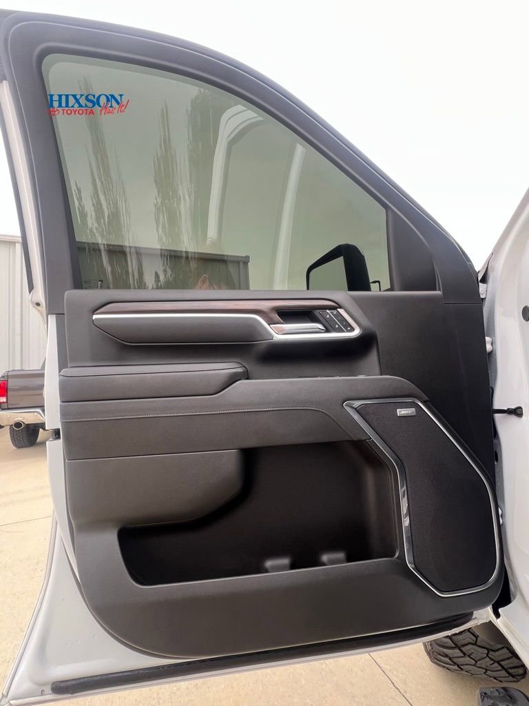 Used 2025 GMC Sierra 2500 SLT w/ SLT Convenience Package image 8