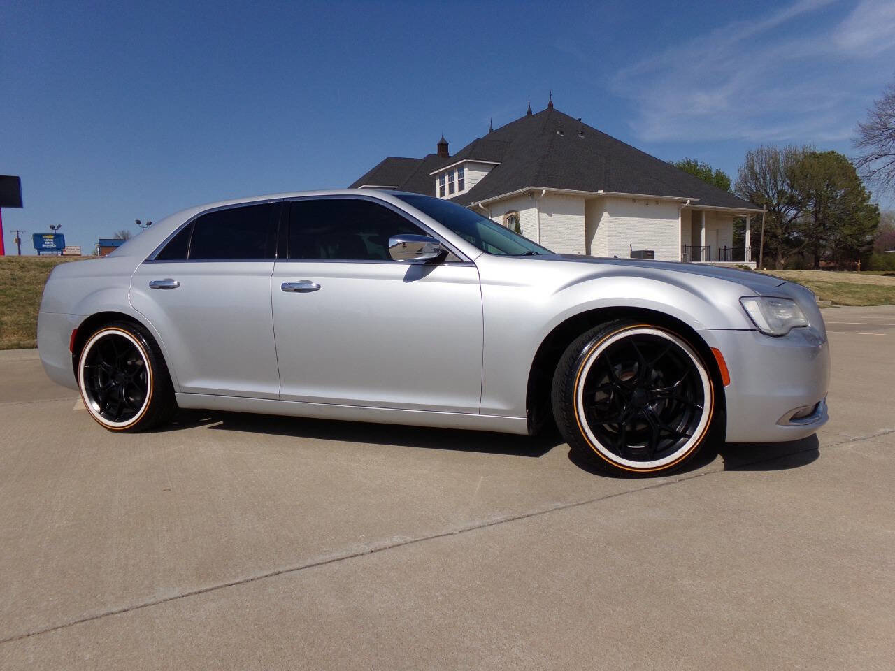 Used 2020 Chrysler 300 Limited image 12