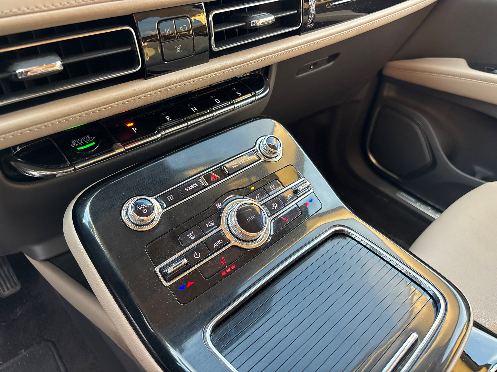 Certified 2022 Lincoln Nautilus AWD w/ Premium Package image 22