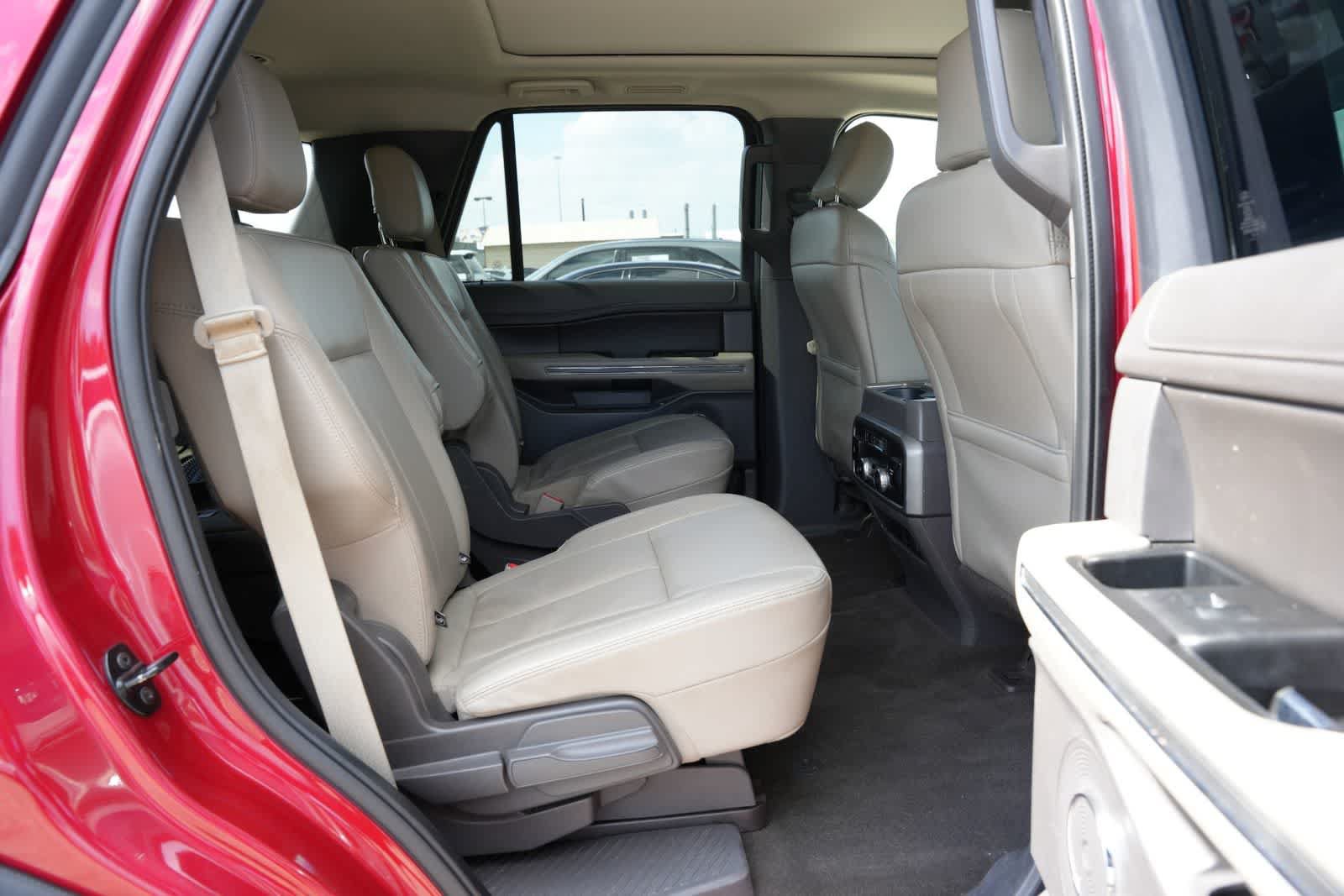 Used 2020 Ford Expedition XLT w/ Equipment Group 202A AWD/4WD image 17