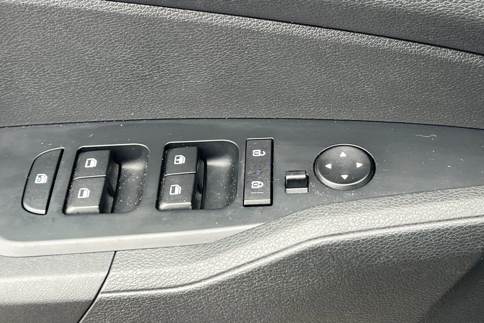 Certified 2025 Kia Sportage LX image 12