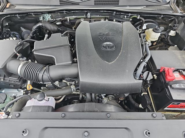 Used 2022 Toyota Tacoma SR5 w/ Technology Package image 29