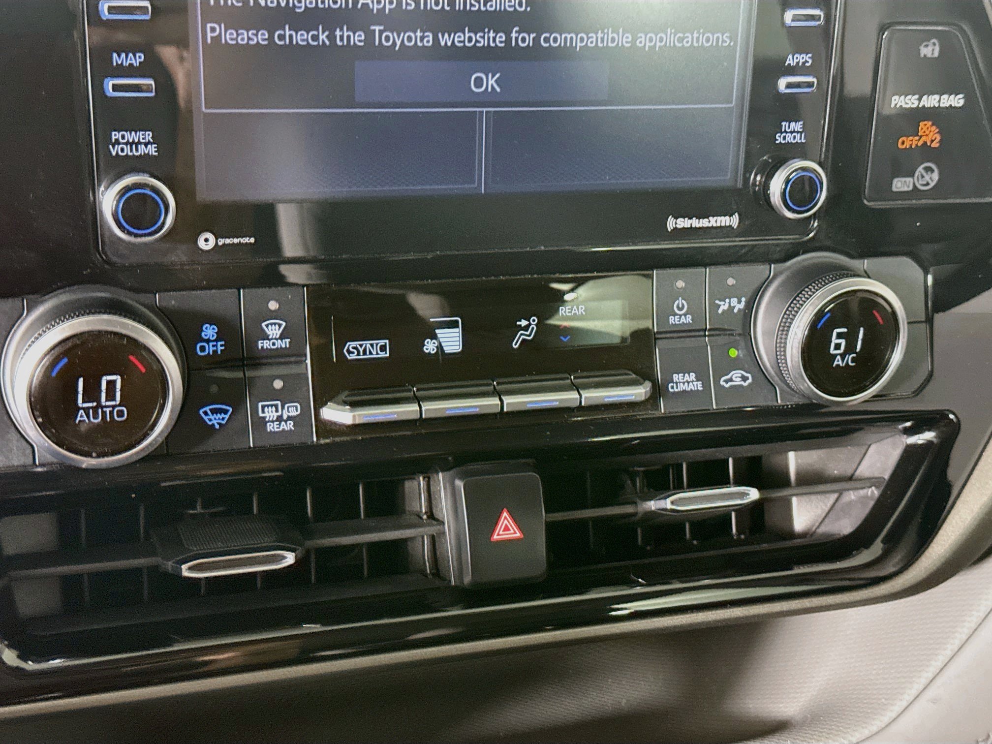 Used 2021 Toyota Highlander L FWD image 17
