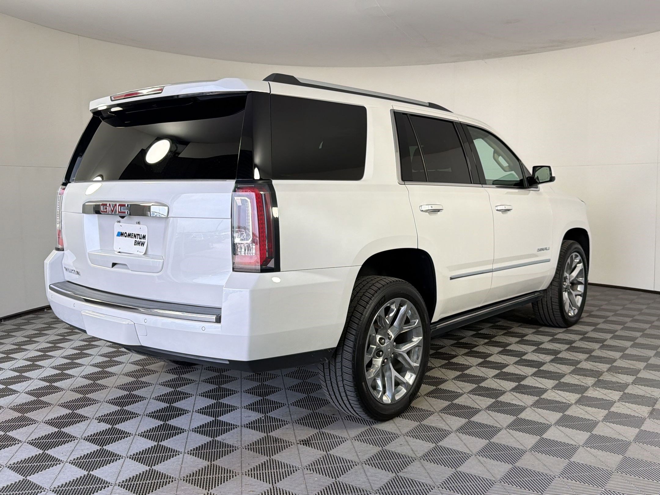 Used 2020 GMC Yukon Denali w/ Denali Premium Package RWD image 8