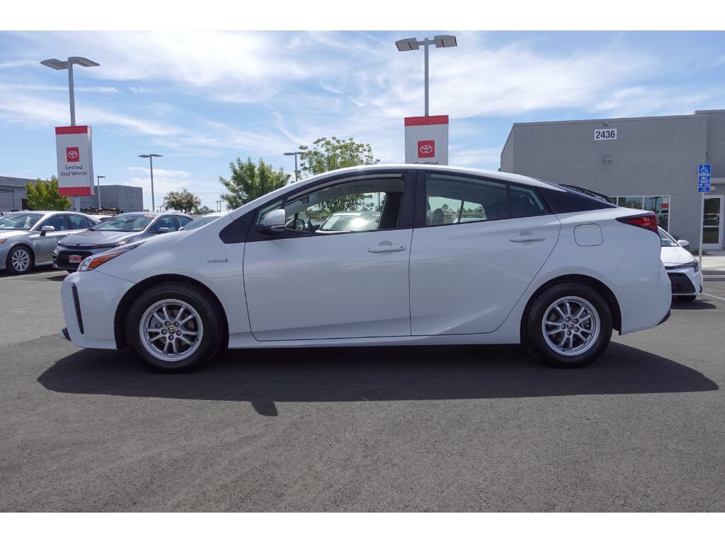 Used 2022 Toyota Prius LE FWD image 6