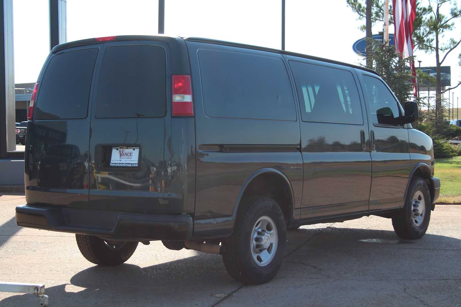 Used 2019 Chevrolet Express 2500 w/ Driver Convenience Package RWD image 12