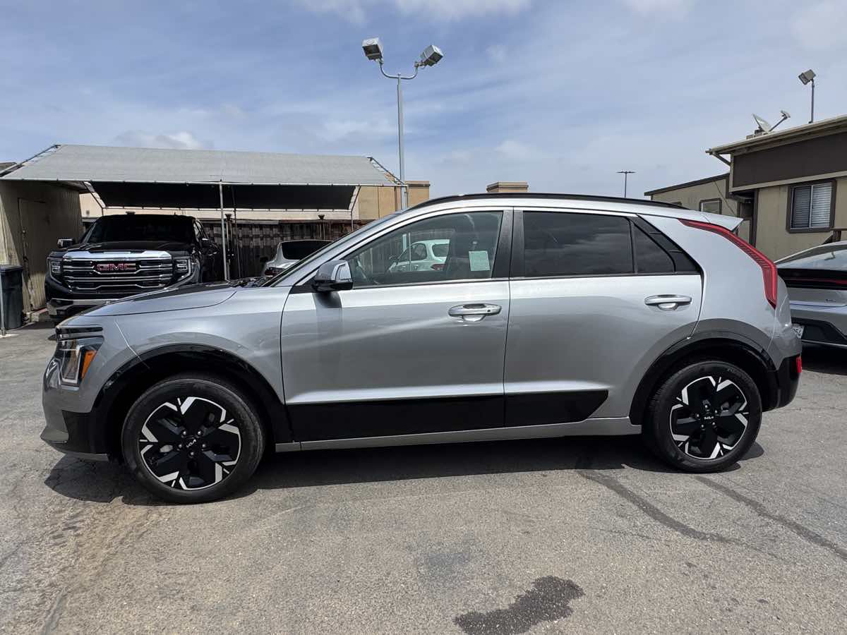 Used 2023 Kia Niro Wind FWD image 6
