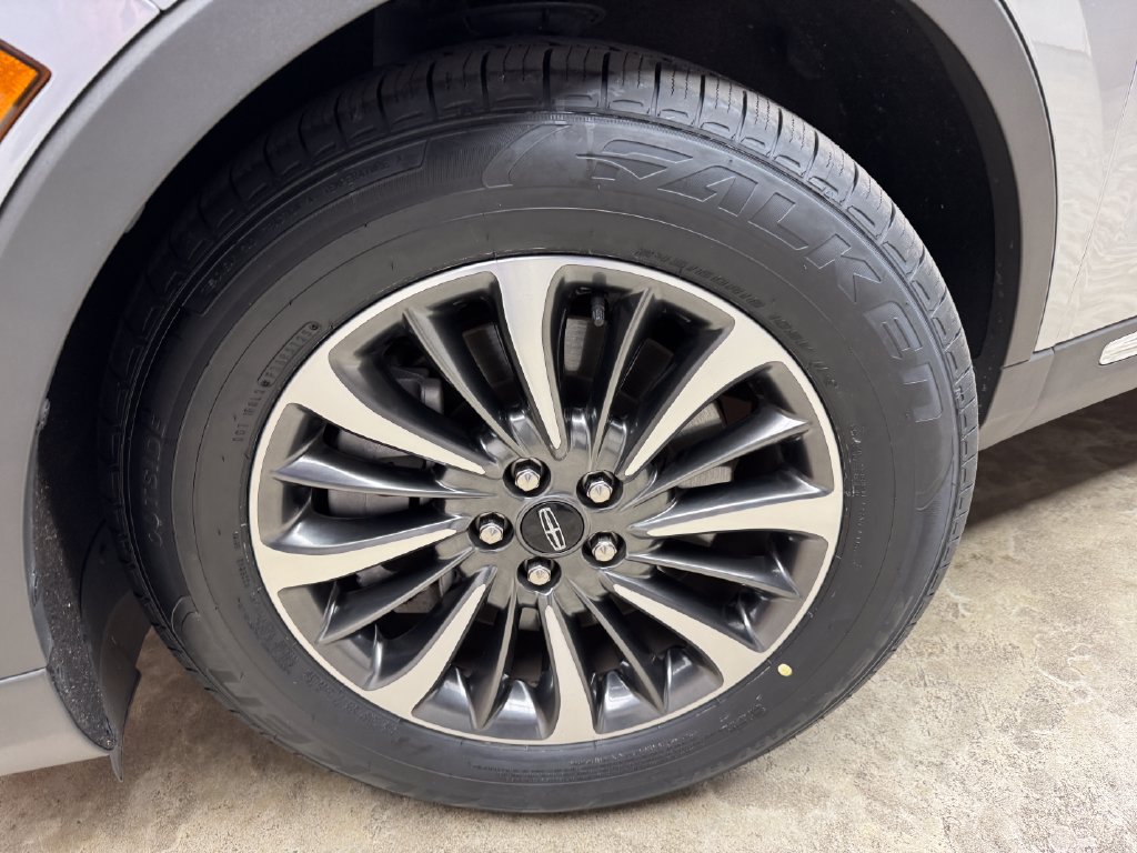 Used 2023 Lincoln Nautilus Reserve AWD/4WD image 28