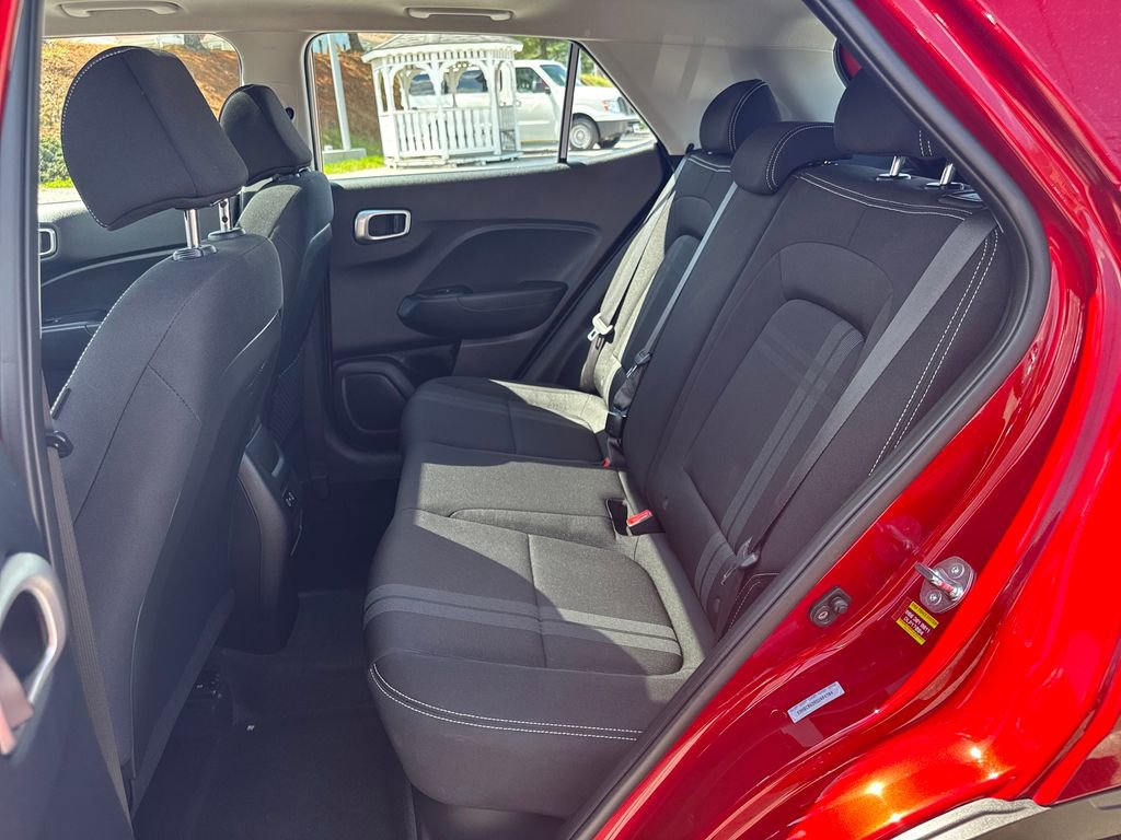 Used 2025 Hyundai Venue SEL image 25